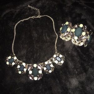 Necklace and bracelet set